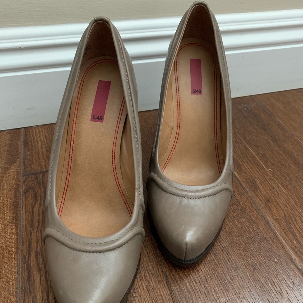 5|48 Wedge Size 38.5.  Size 8.5